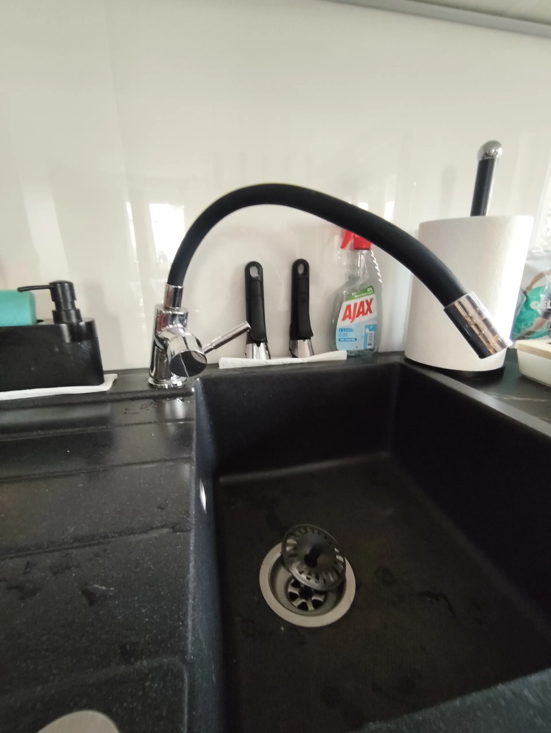 Fixora — hydraulik Warszawa, prace hydrauliczne 24/7